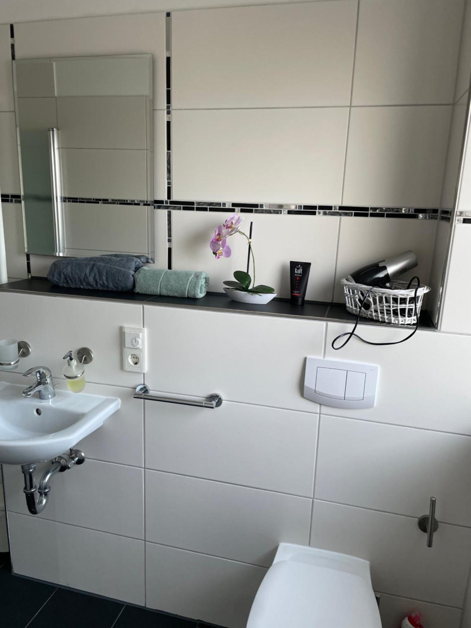 Ferienwohnung Mit Fussbodenheizung Nahe Messe, Gratis Parkplatz Und Abstellplatz E - Bike 하노버 외부 사진